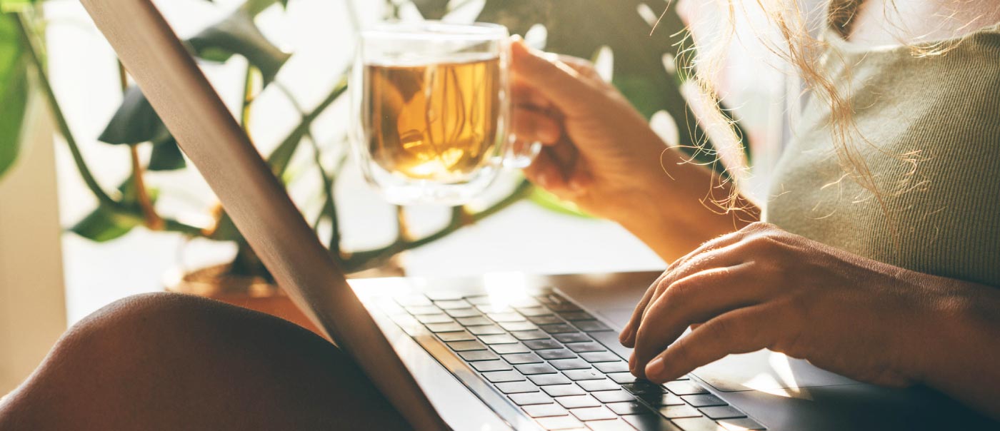 lady on laptop drinking coffee